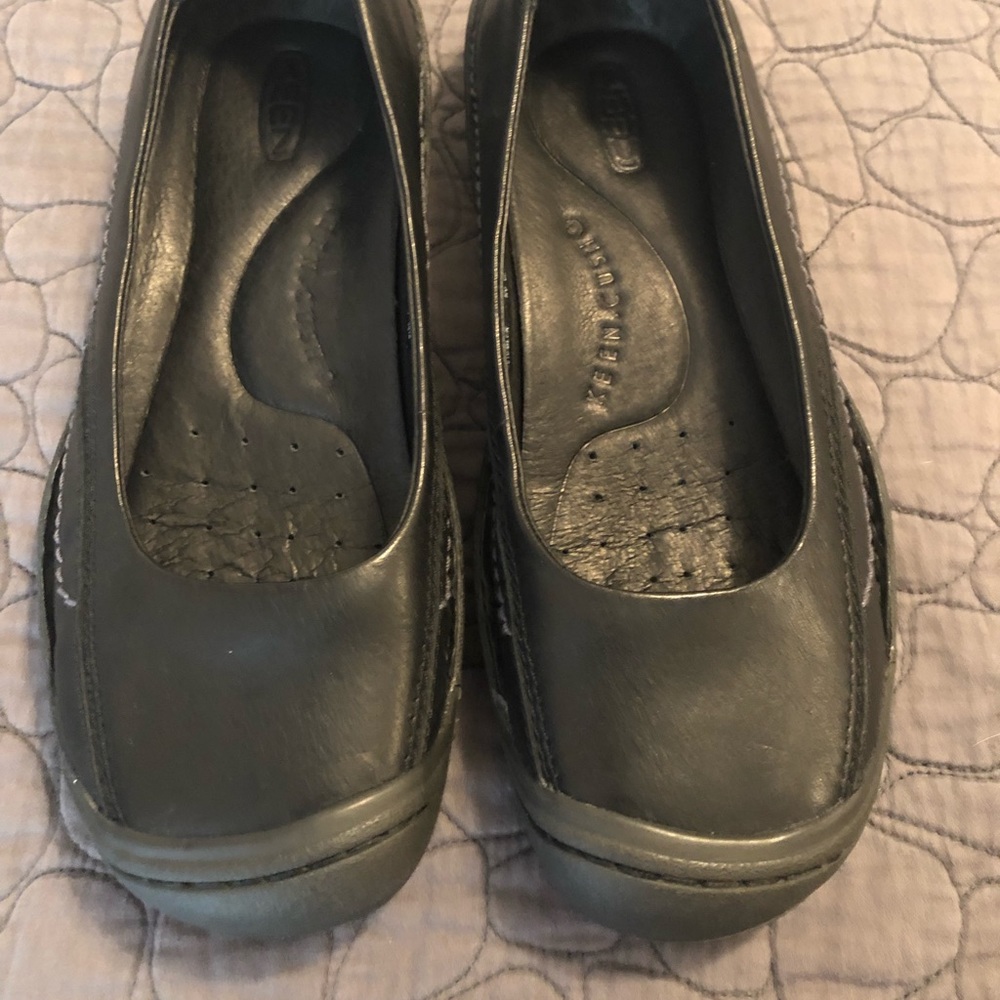 Women’s Keen slip-on shoes size 8. Worn once.